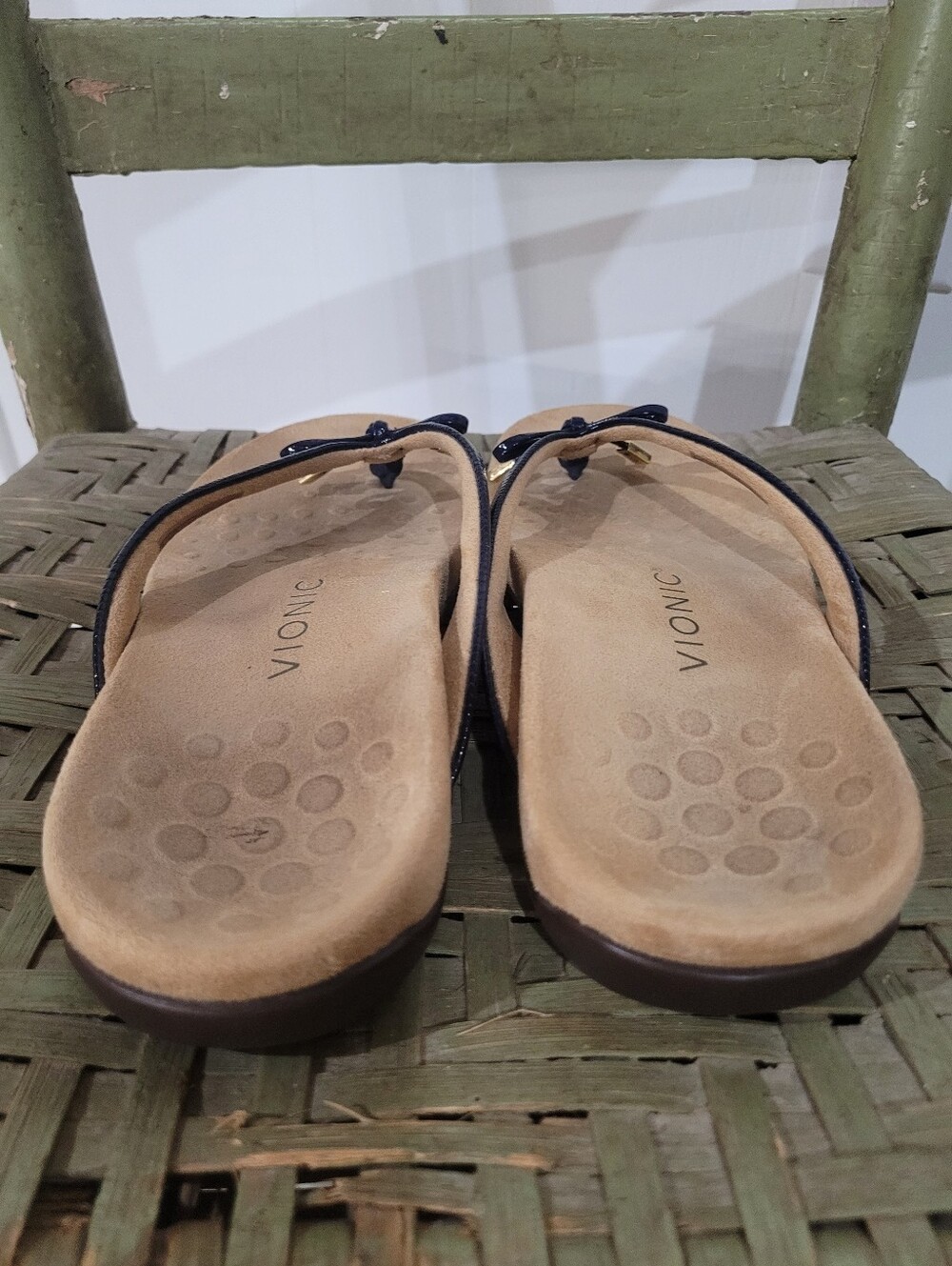 Vionic Bella II Navy Embossed Bow Thong Sandals with Gold Accents Size 8 - Picture 5 of 7